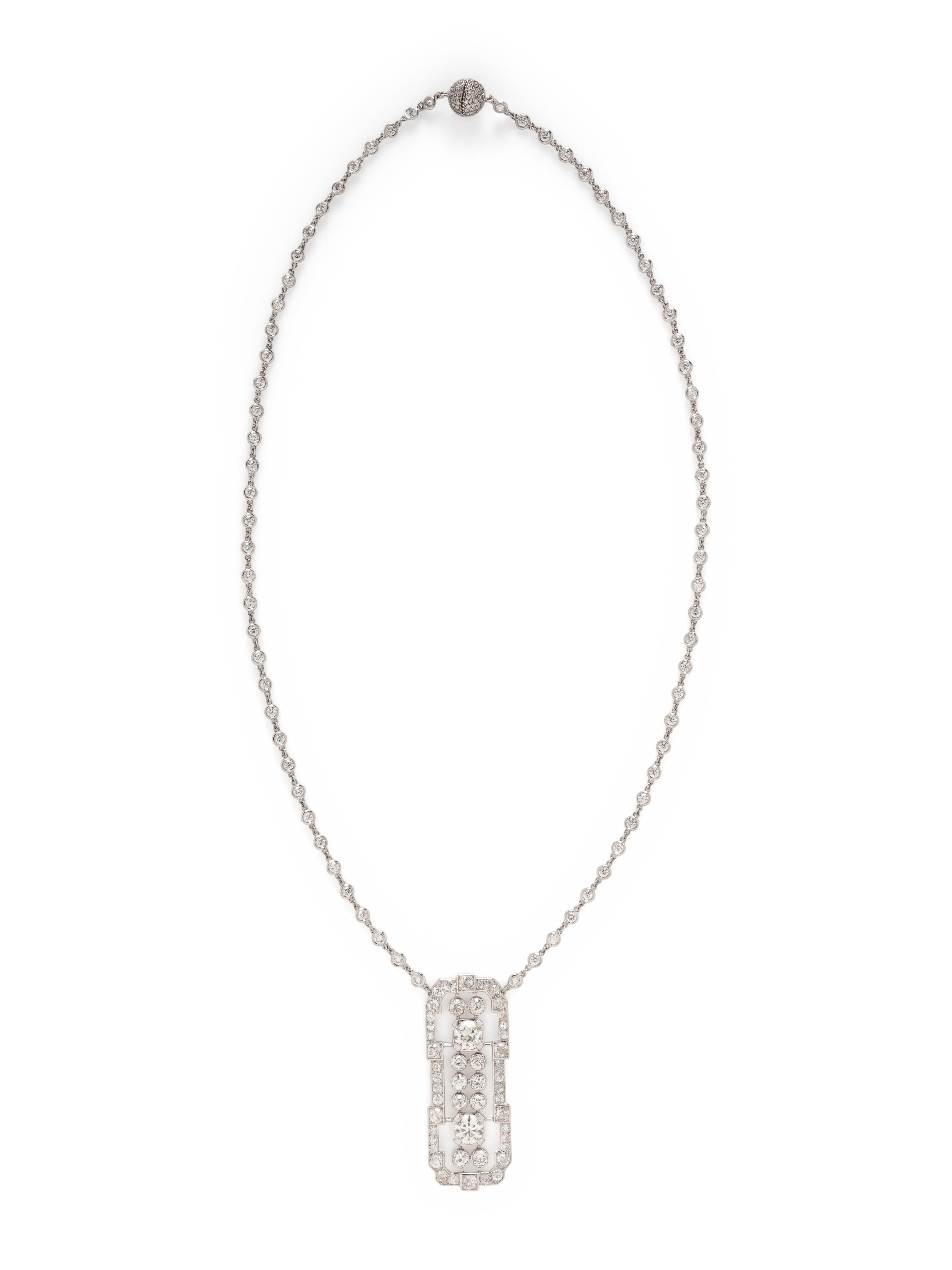 DIAMOND PENDANT NECKLACE