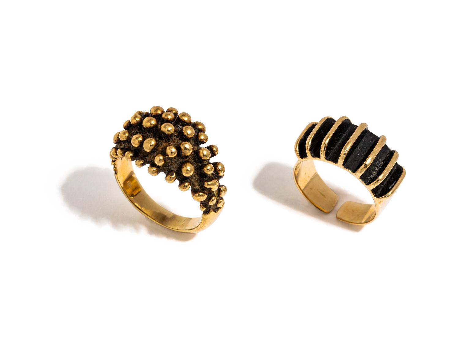 PAIR OF YELLOW GOLD RINGS