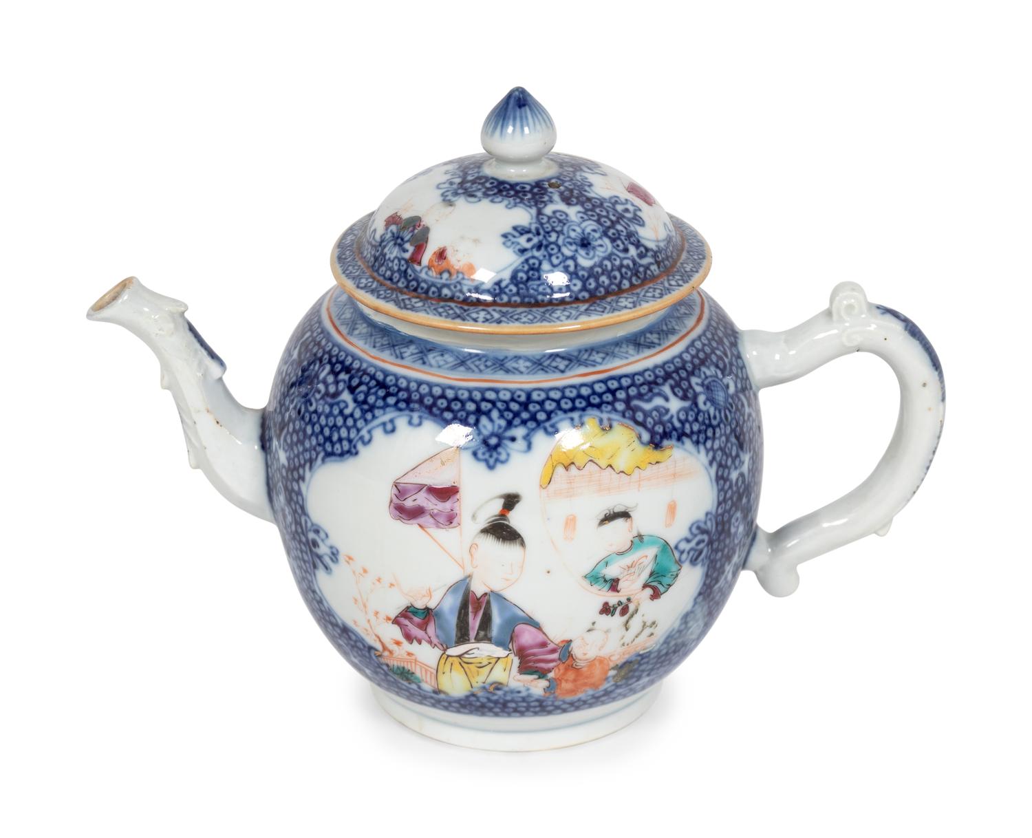 A Chinese Export Blue and White Porcelain Teapot and Cover