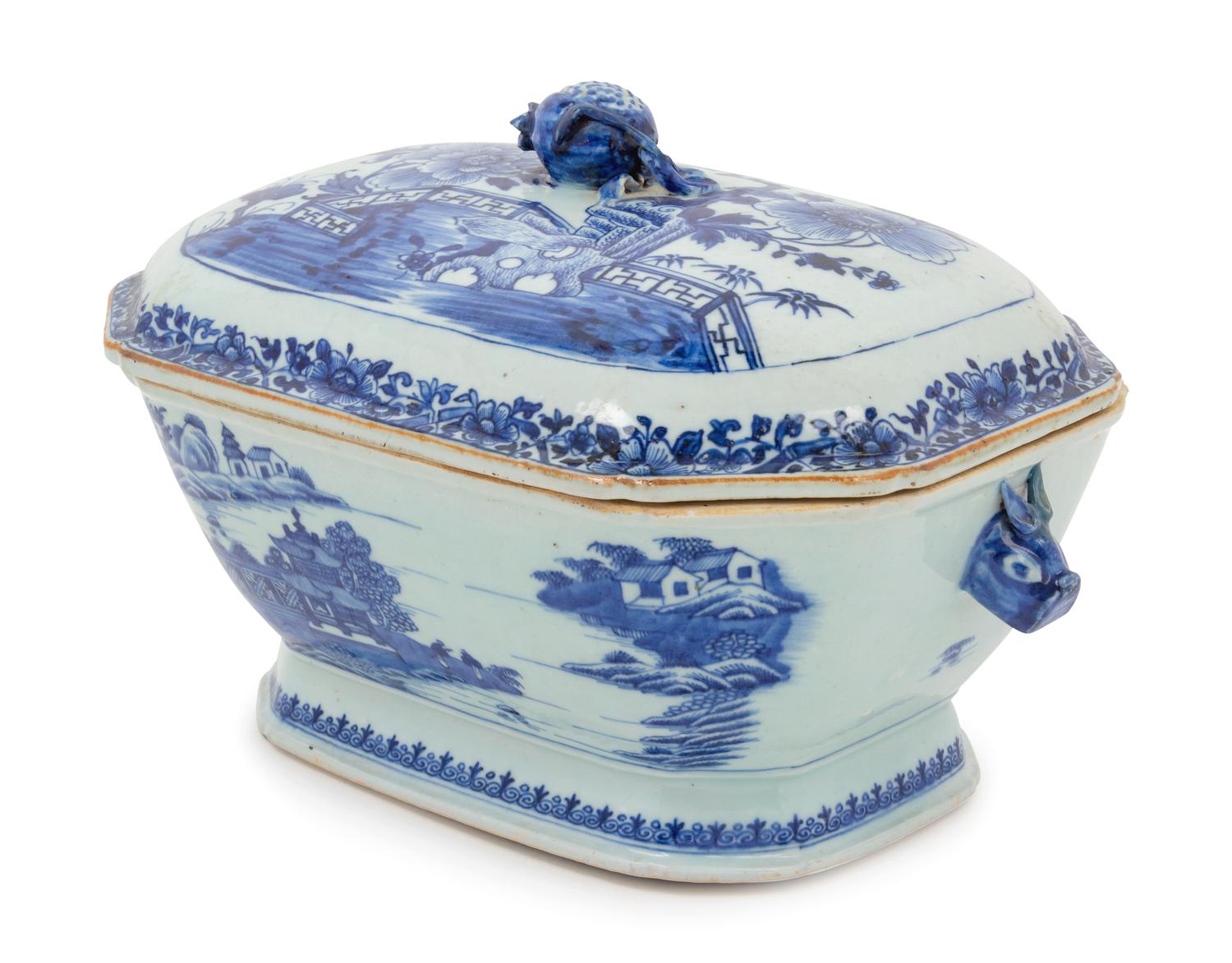 A Chinese Export Porcelain Tureen 19TH CENTURY Width 19…
