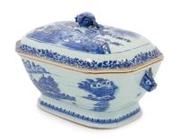 A Chinese Export Porcelain Tureen 19TH CENTURY Width 19…