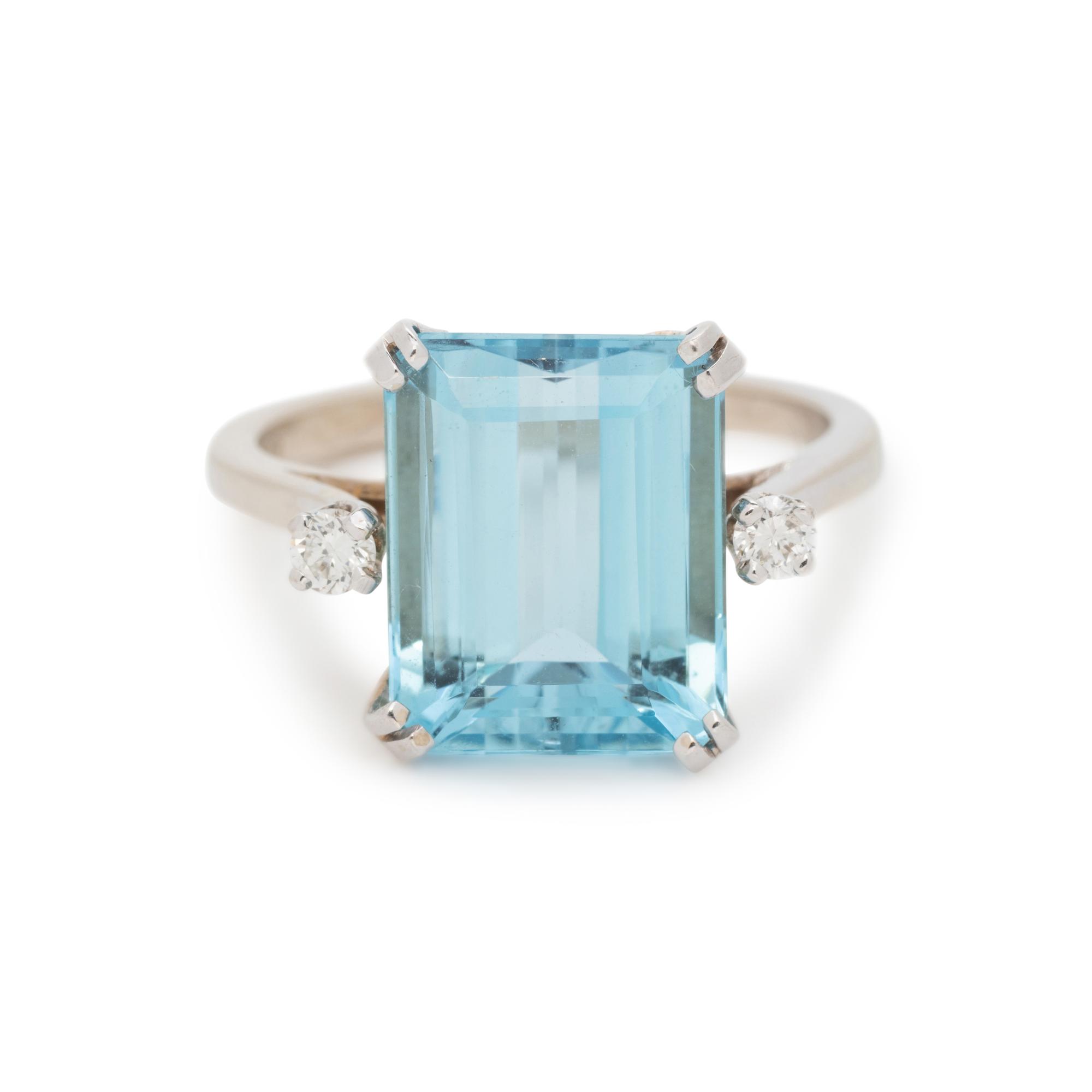 AQUAMARINE AND DIAMOND RING