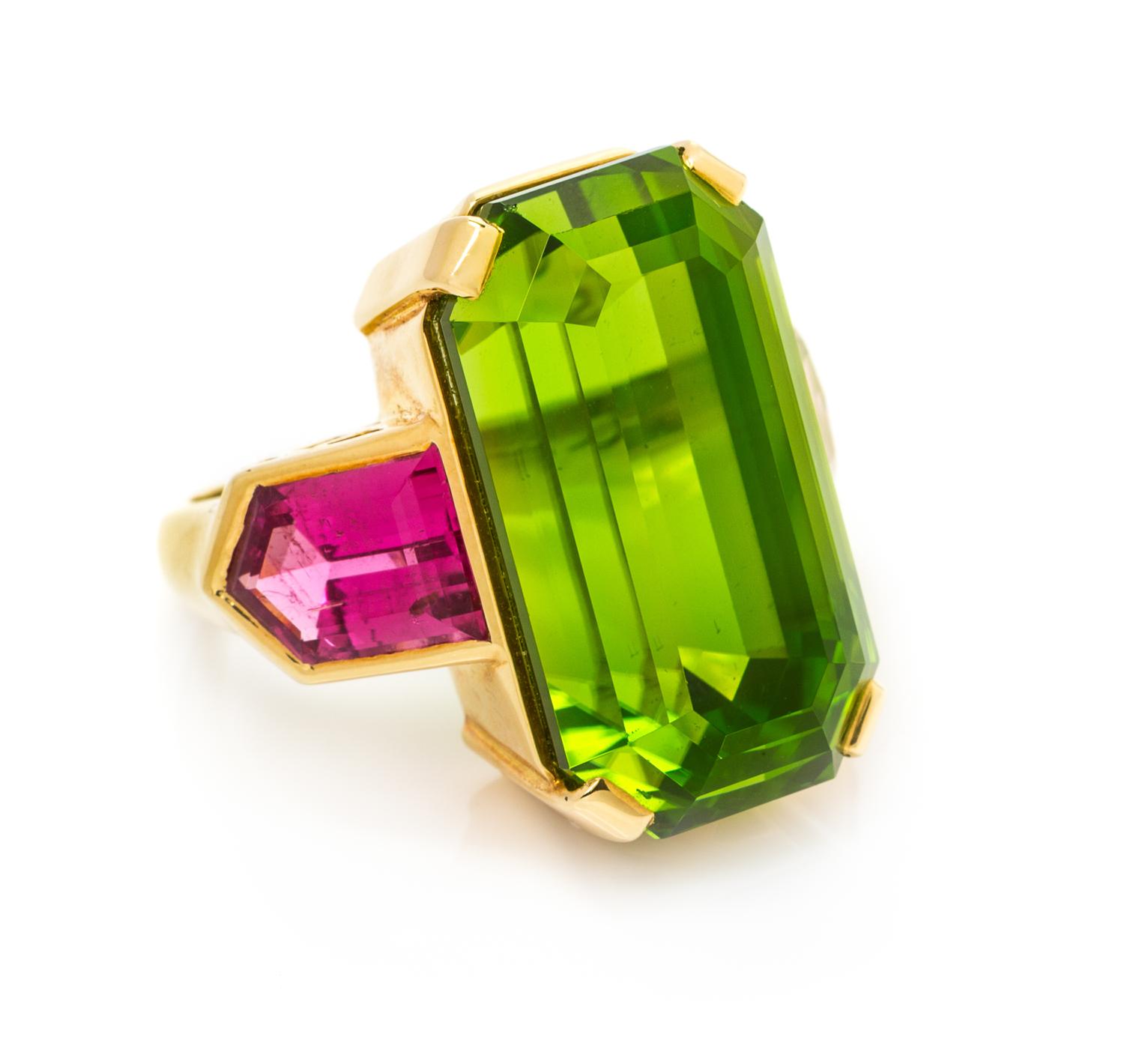 A Fine 18 Karat Yellow Gold, Peridot and Tourmaline Ring, 17.85 dwts.