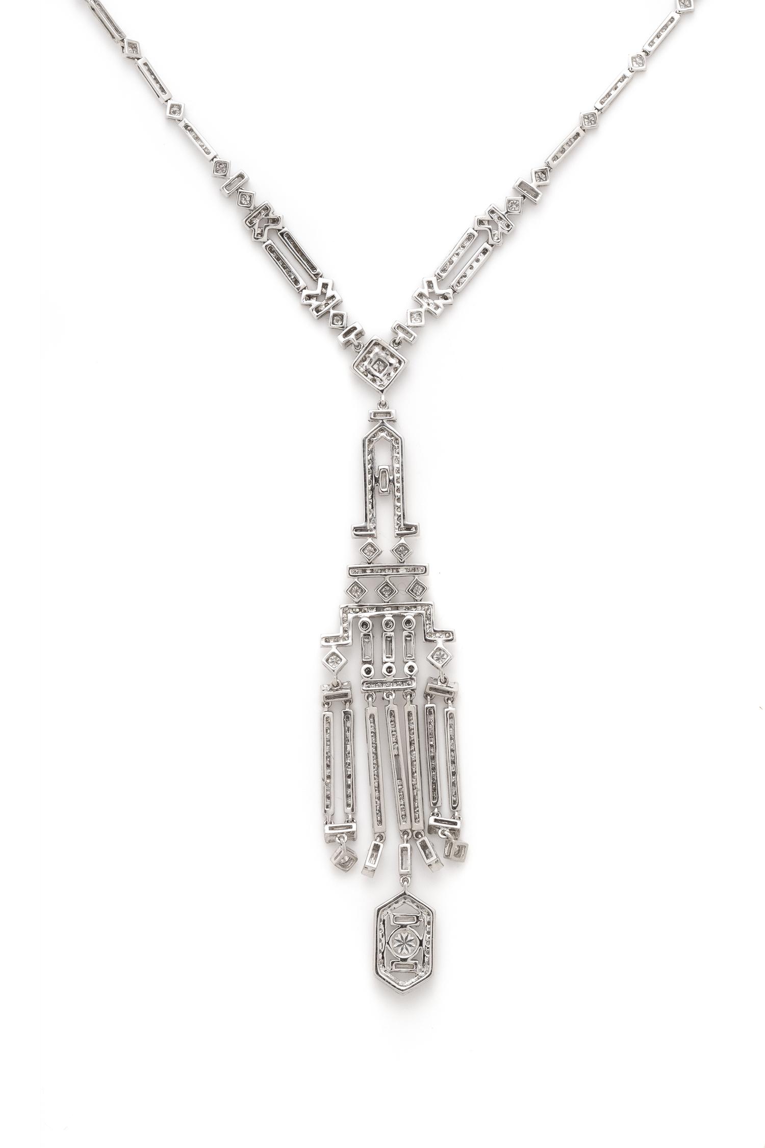 WHITE GOLD AND DIAMOND NECKLACE