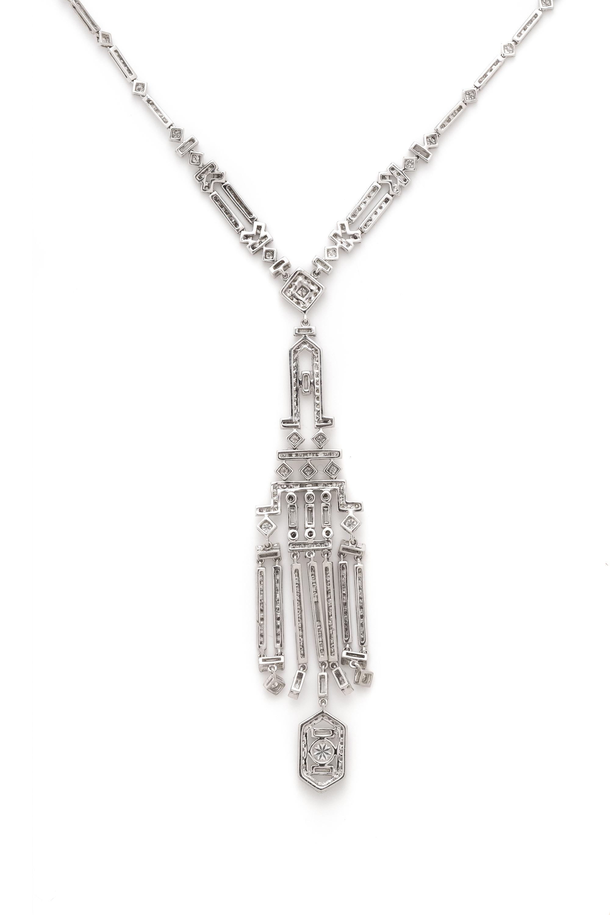 WHITE GOLD AND DIAMOND NECKLACE
