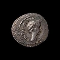 [ANCIENTS] ROMAN REPUBLIC. P. Sepvllivs Macer. Julius Caesar (as Dictator) (Feb-Mar, 44 BC). Ar Denarius (3.9 g, 20mm)