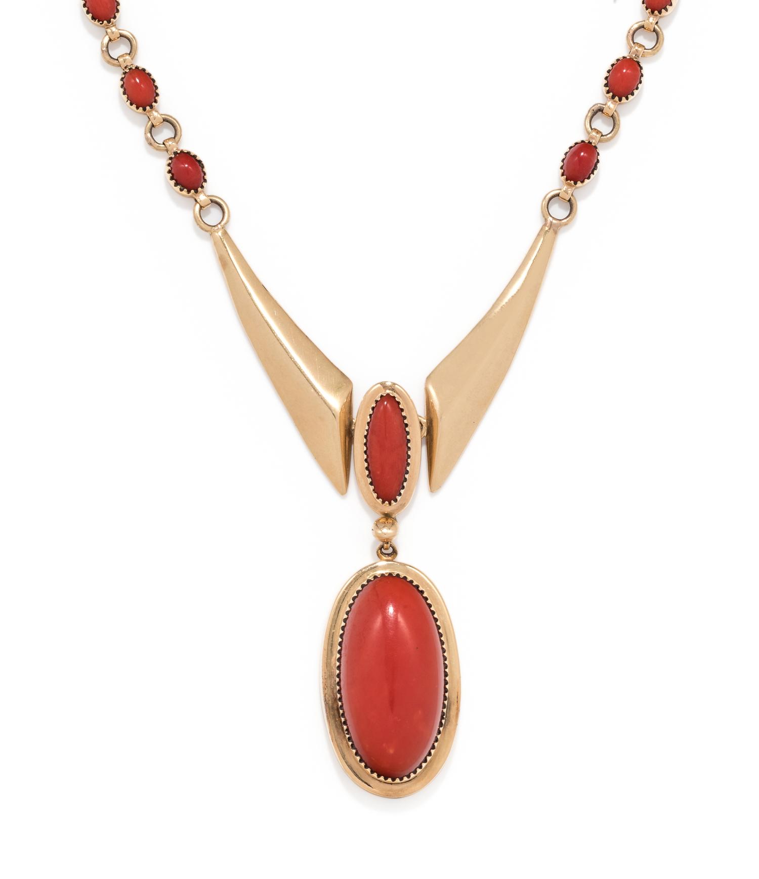 YELLOW GOLD AND CORAL NECKLACE