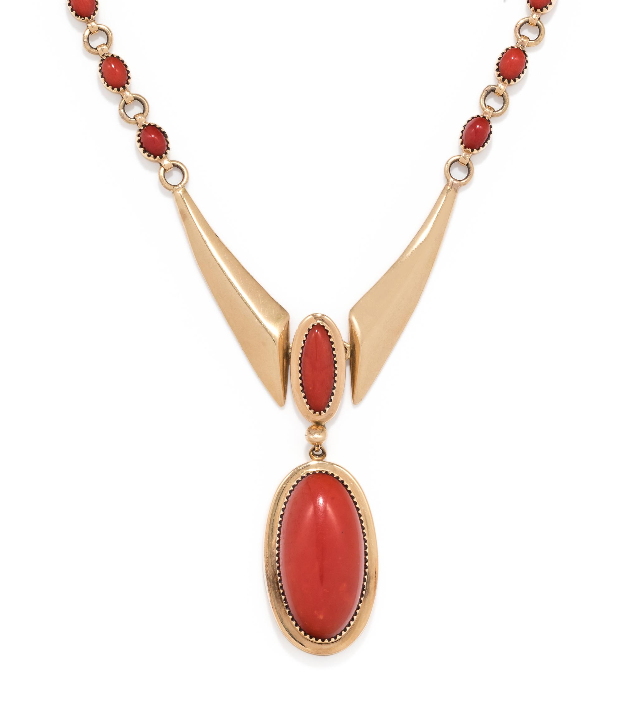 YELLOW GOLD AND CORAL NECKLACE