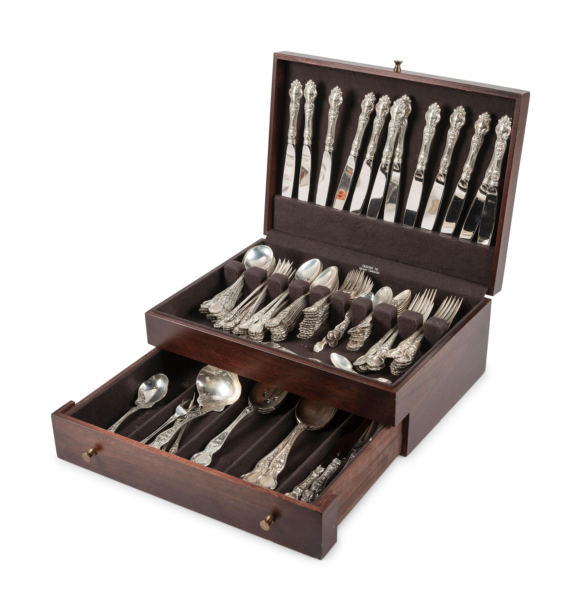 An R. Wallace & Sons Mfg. Co. 'Violet' Silver Flatware Service