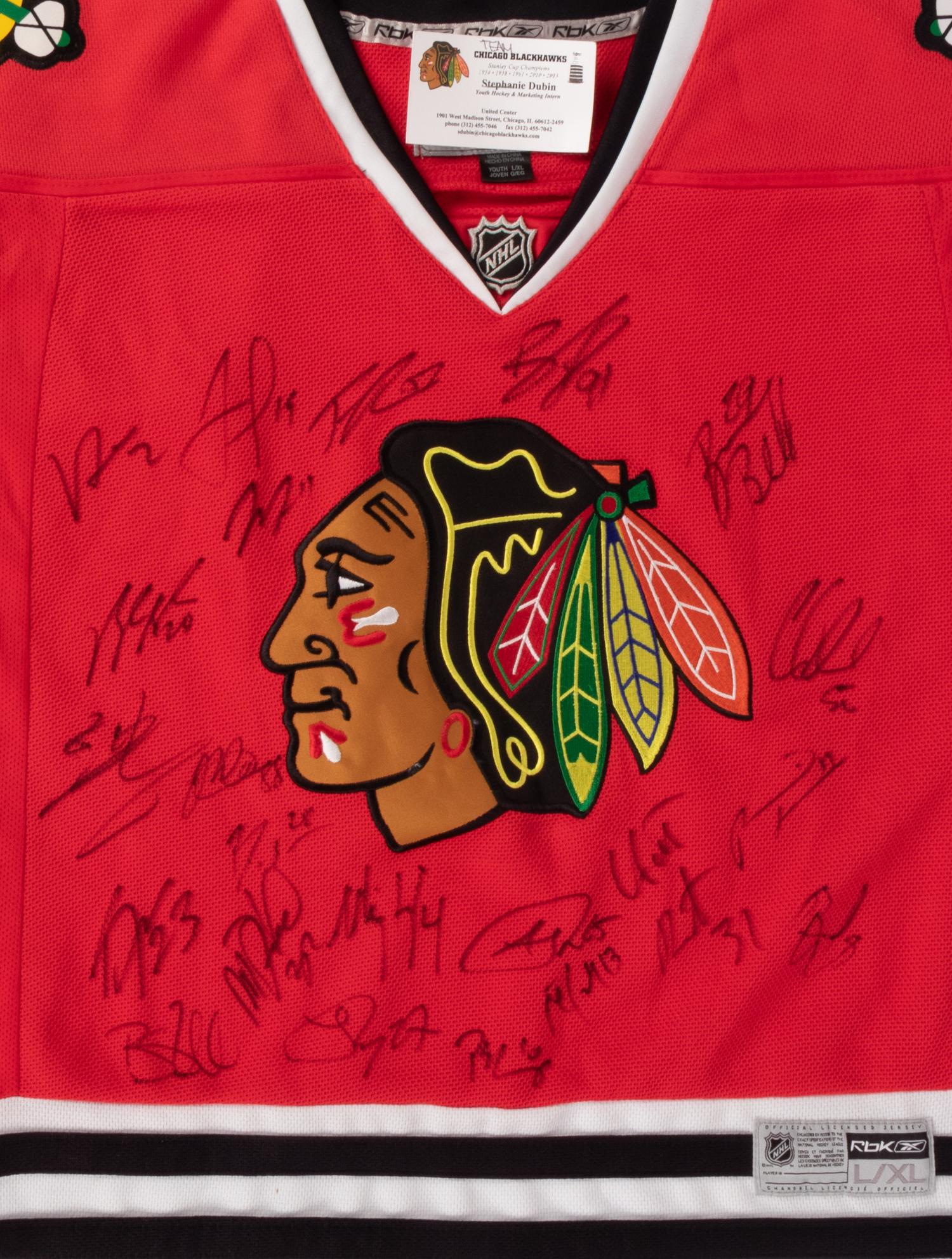 A 2014-15 Chicago Blackhawks Team Signed Autograph Hockey Jersey