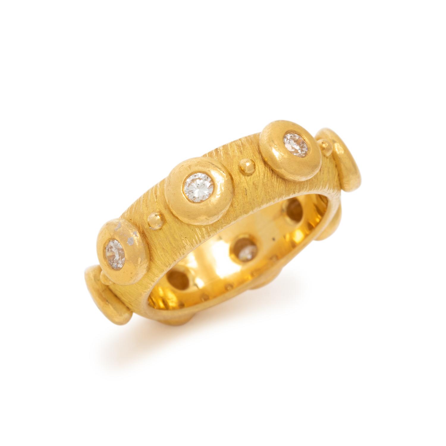 DENISE ROBERGE, YELLOW GOLD AND DIAMOND RING