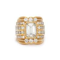 DIAMOND AND YELLOW GOLD RING