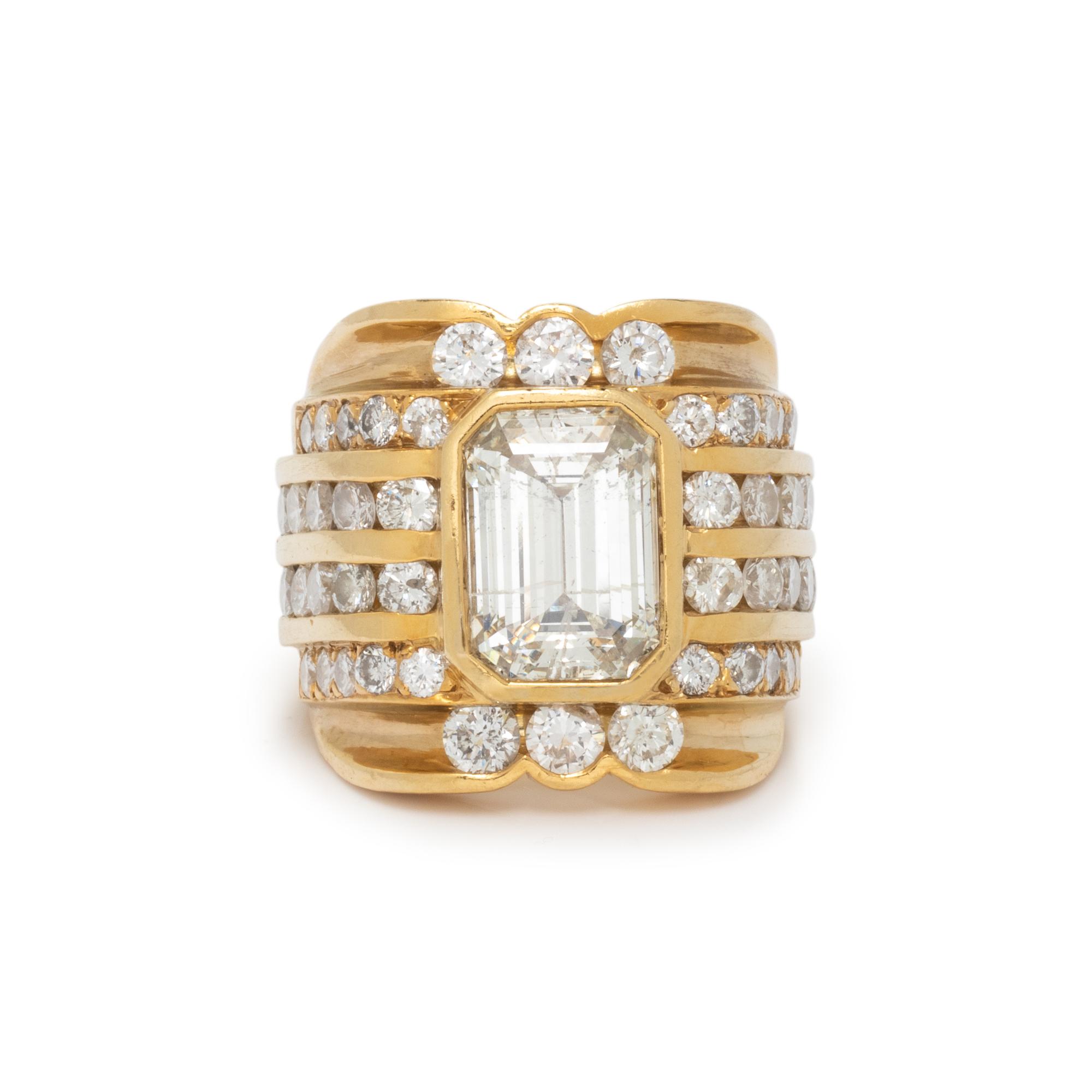 DIAMOND AND YELLOW GOLD RING
