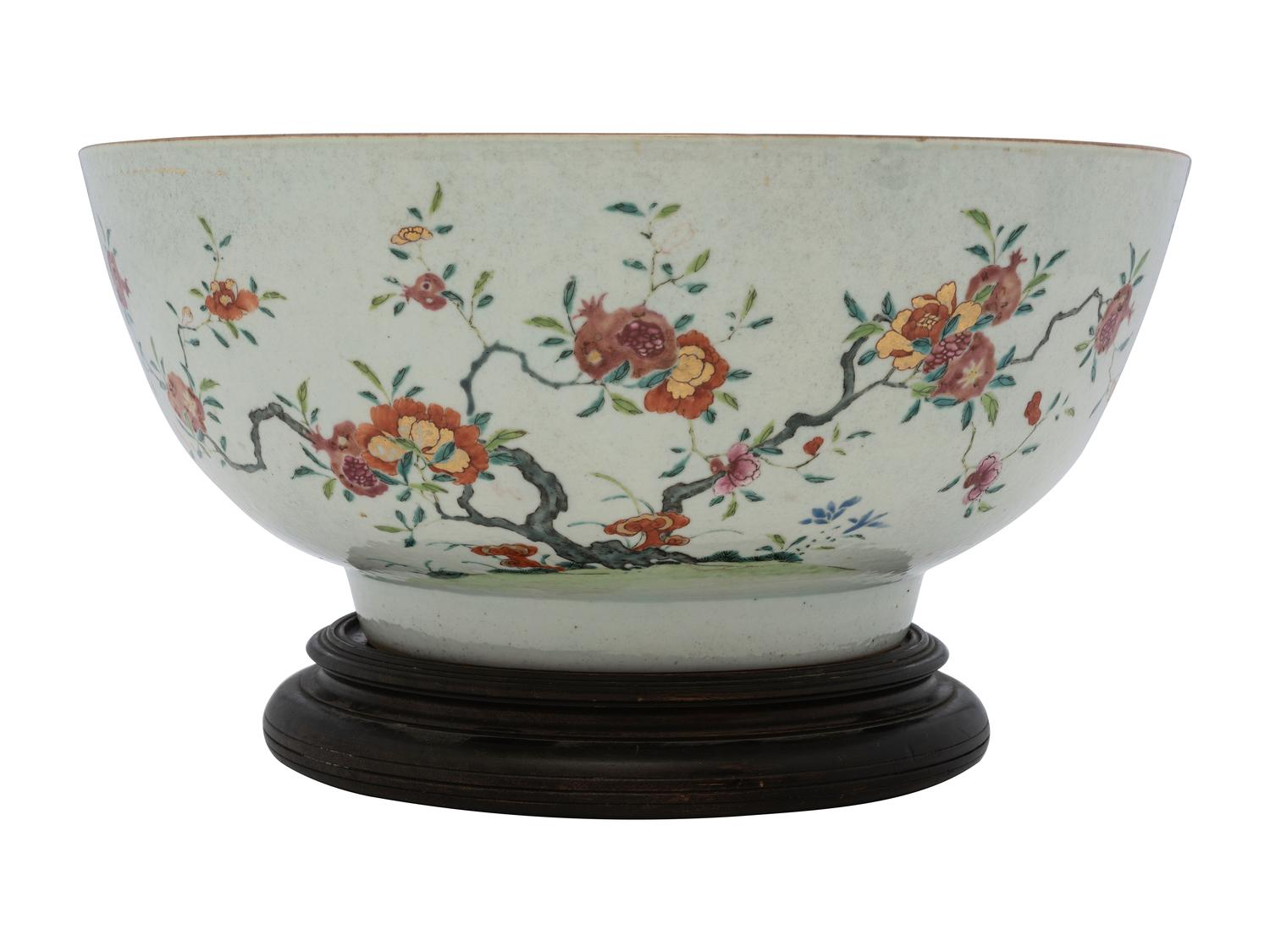 A Chinese Export Porcelain Bowl
