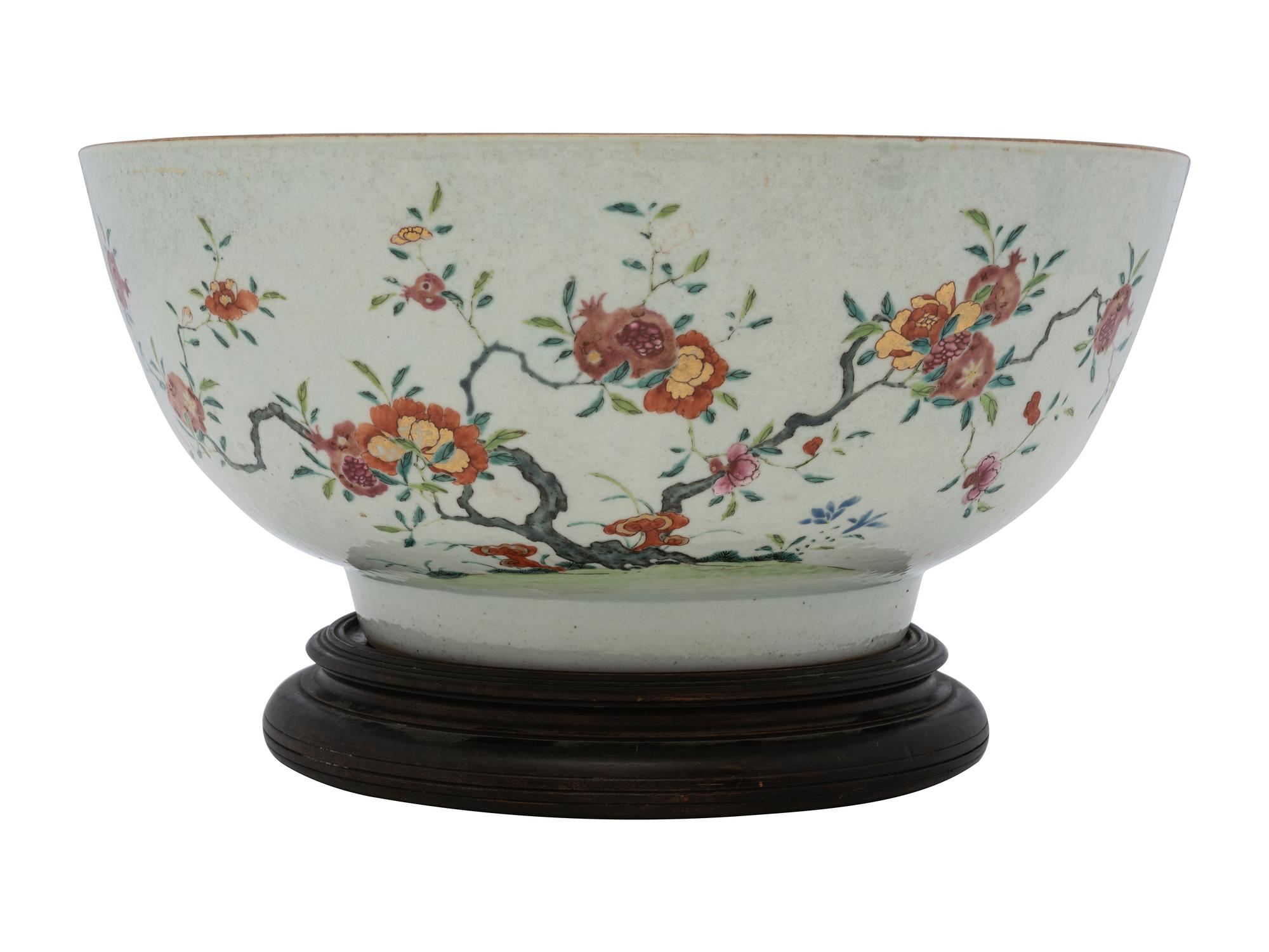 A Chinese Export Porcelain Bowl