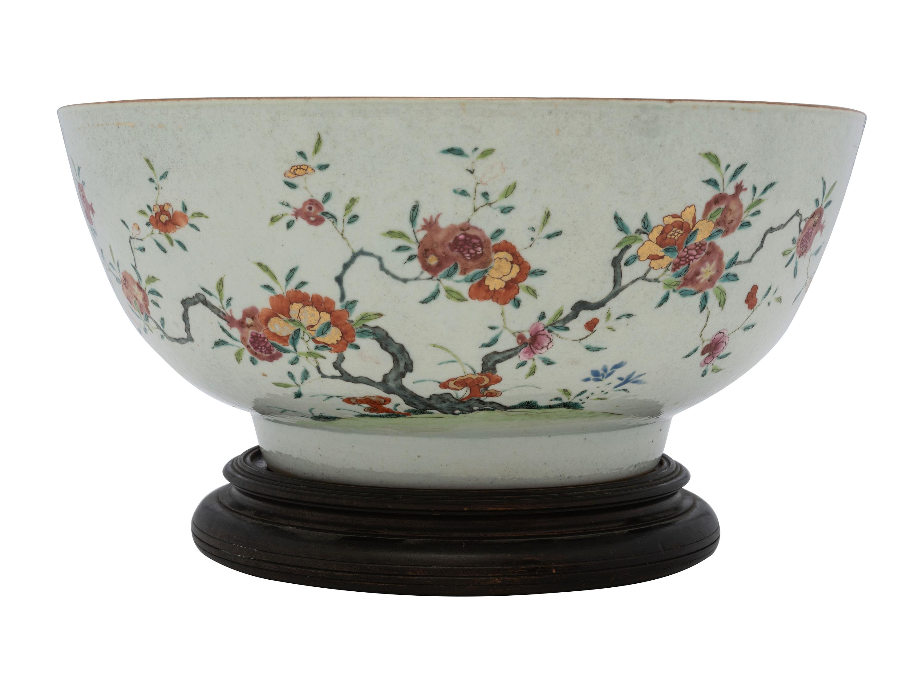 A Chinese Export Porcelain Bowl