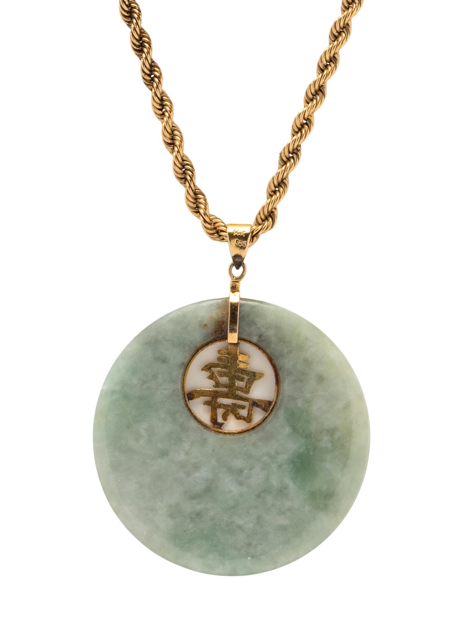 YELLOW GOLD AND JADE PENDANT NECKLACE