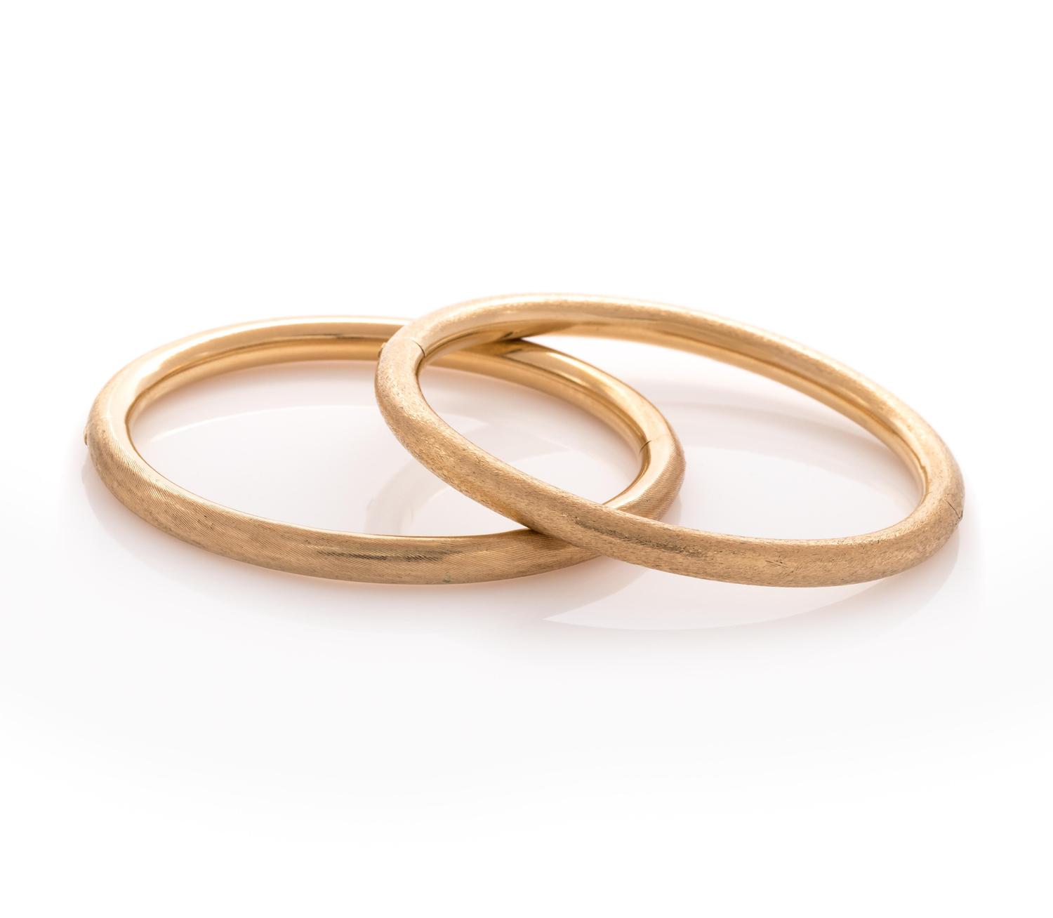 PAIR OF YELLOW GOLD BANGLE BRACELETS