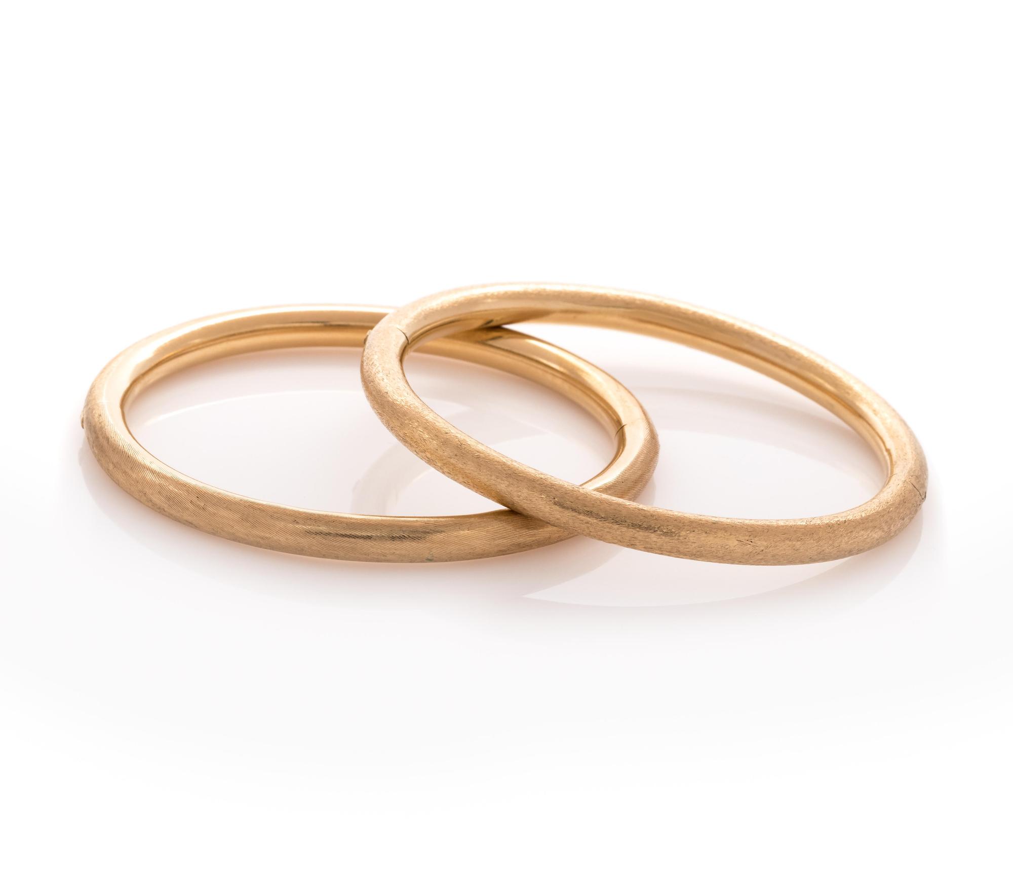 PAIR OF YELLOW GOLD BANGLE BRACELETS