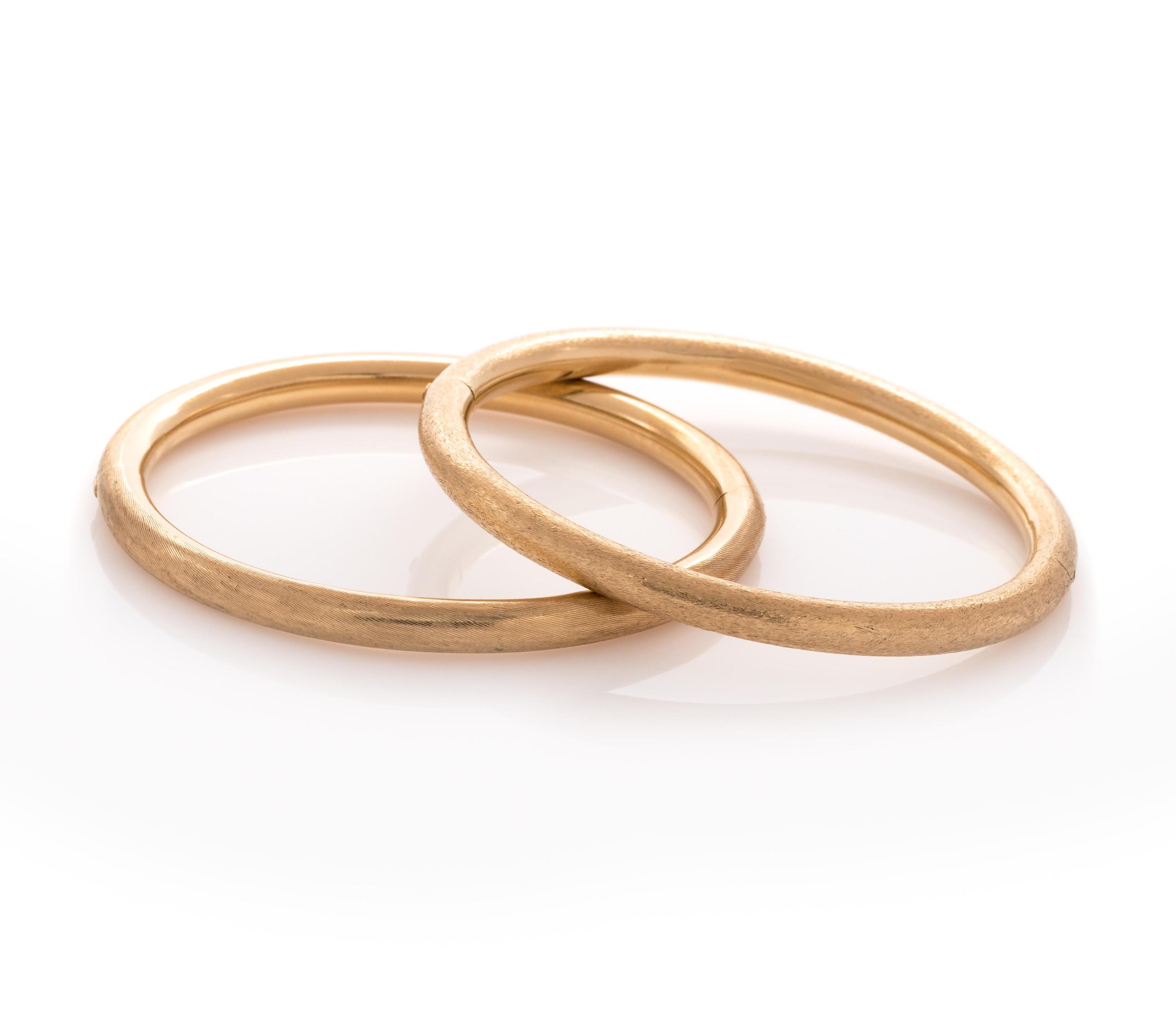 PAIR OF YELLOW GOLD BANGLE BRACELETS