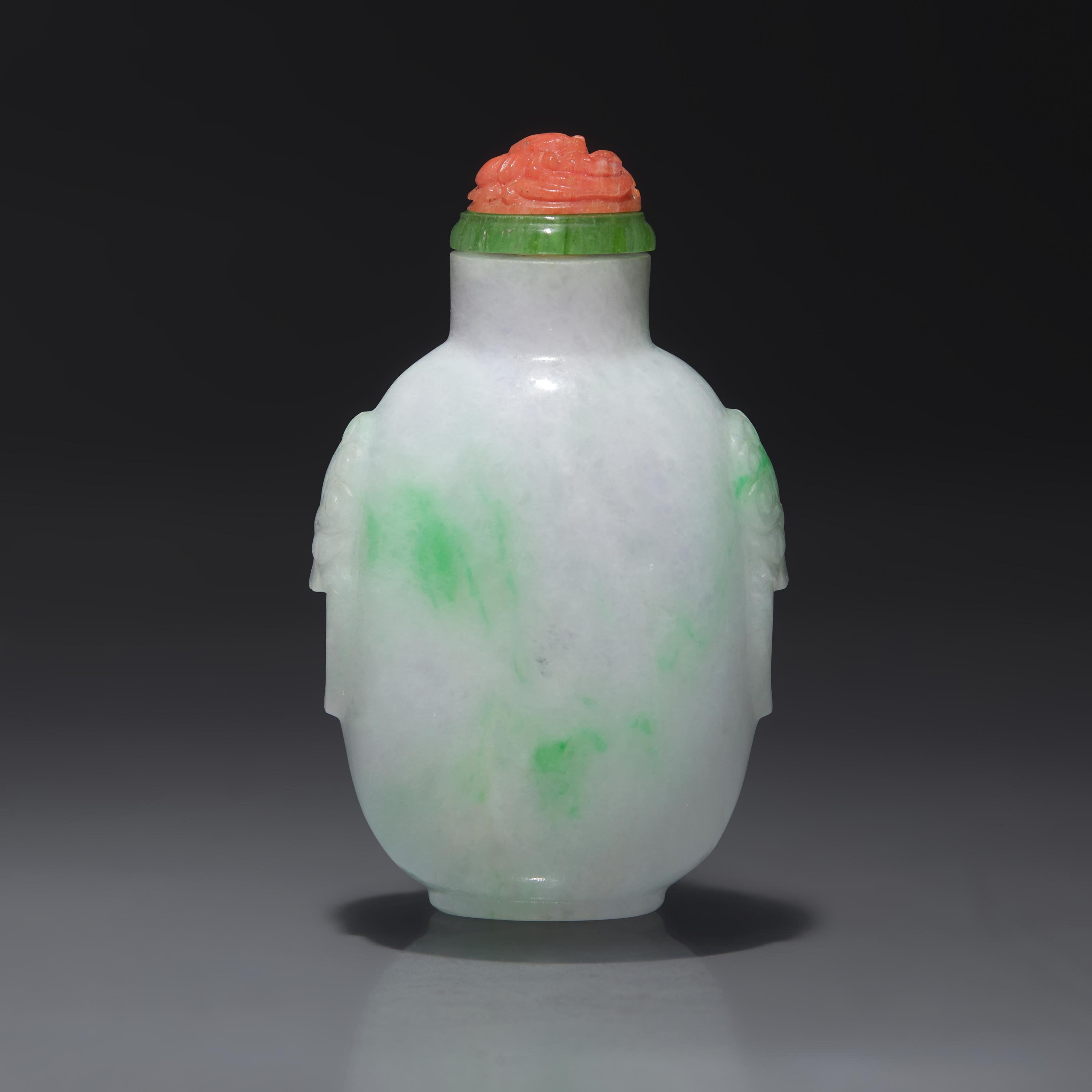 A Chinese Carved Jadeite Snuff Bottle, Qing Dynasty, 19th/Early 20th Century — 清晚期 翡翠鋪首啣環耳鼻煙壺