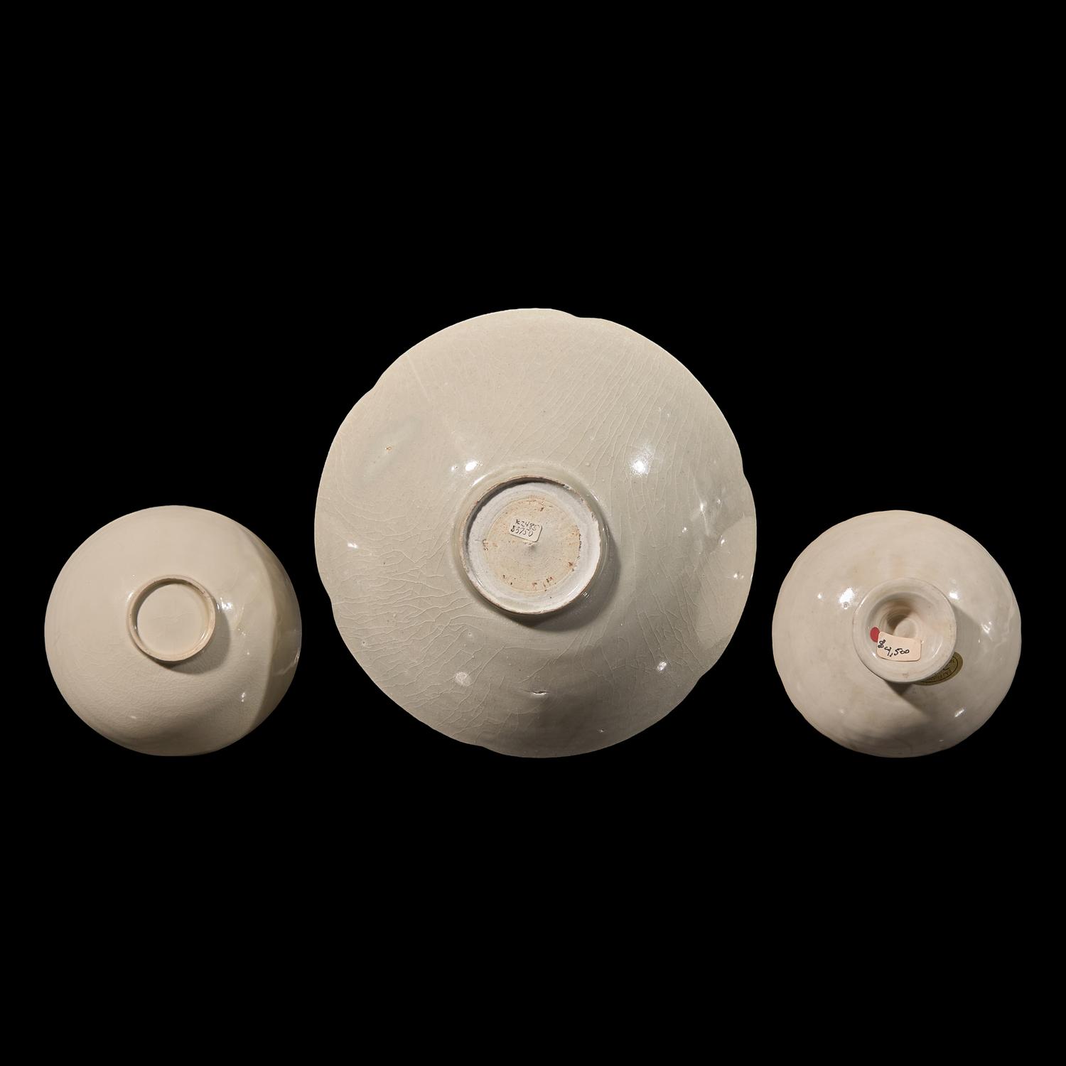Two Chinese Ding Style Bowls and a Qingbai Glazed Bowl, Song Dynasty or Later 宋或以後 定窯及青白釉碗三隻