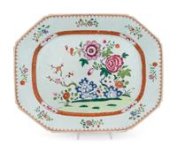 A Chinese Export Porcelain Tureen and Platter