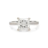 WHITE GOLD AND DIAMOND SOLITAIRE RING