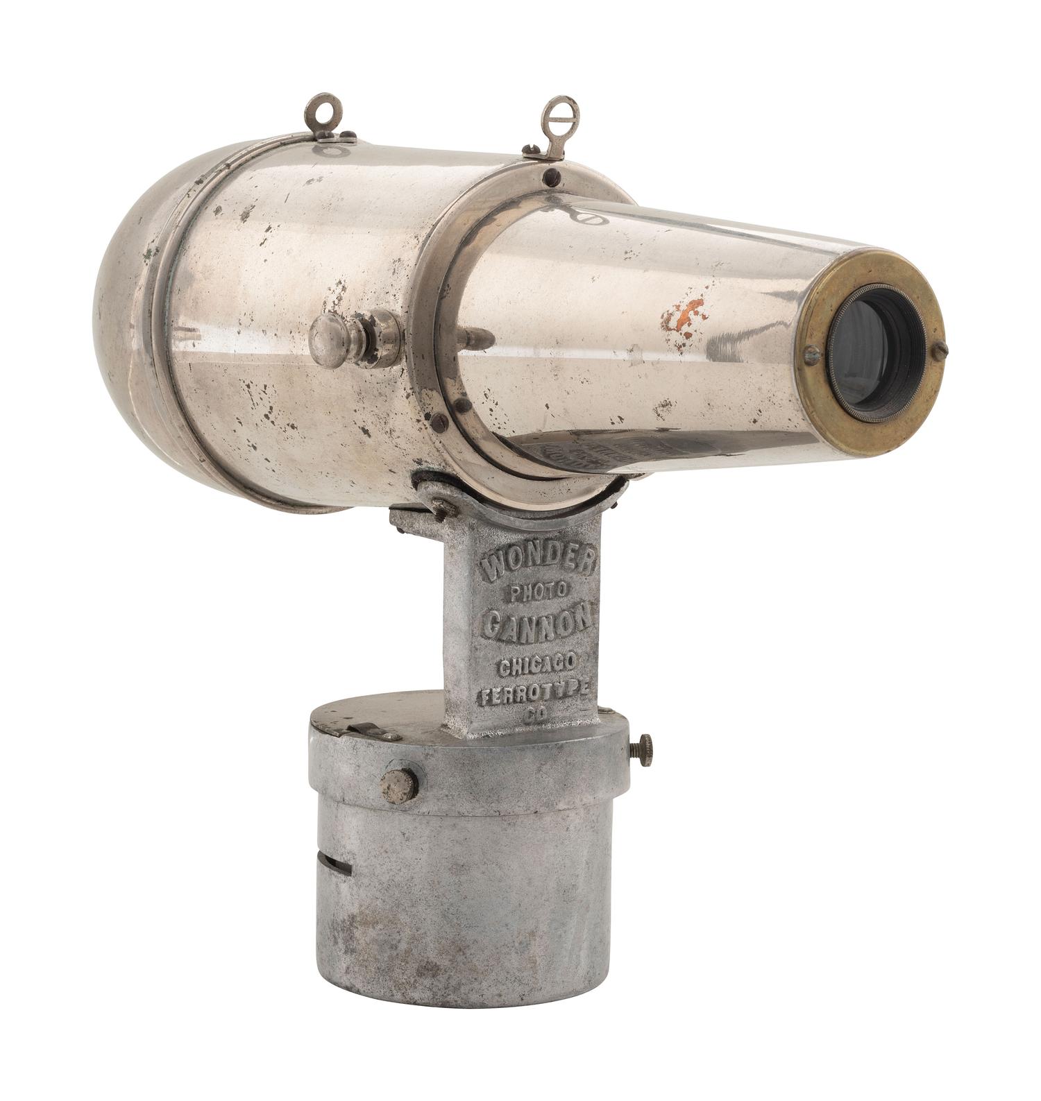 [CAMERAS]. Wonder Automatic Cannon Photo Button Machine.