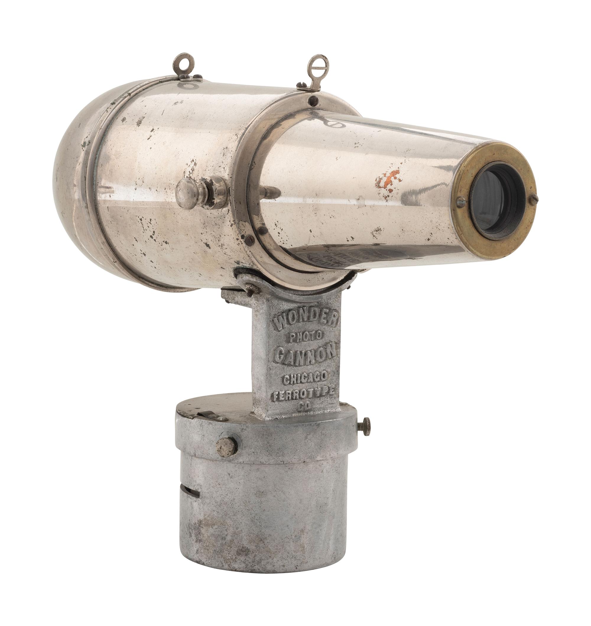 [CAMERAS]. Wonder Automatic Cannon Photo Button Machine.