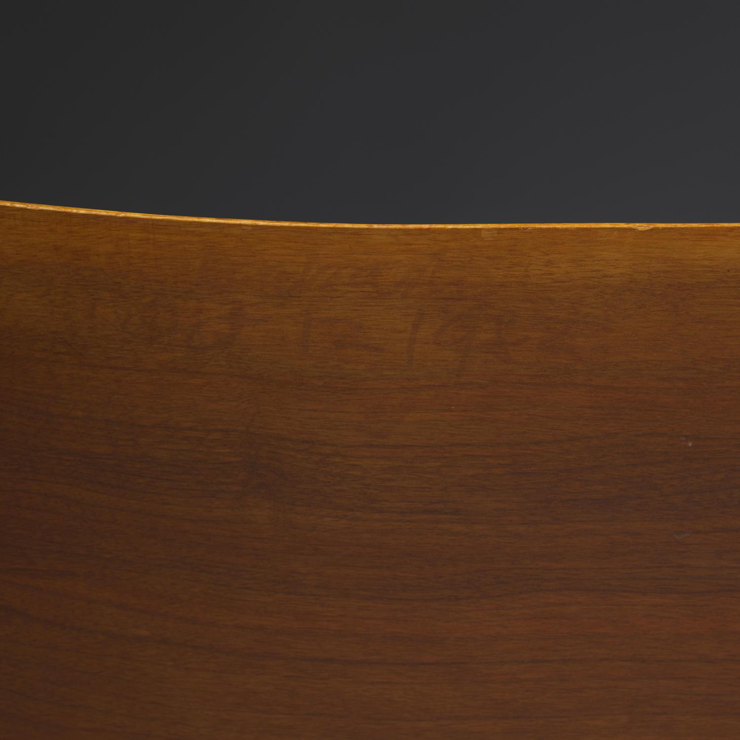 Conoid bench, 1982 with two butterfly joints