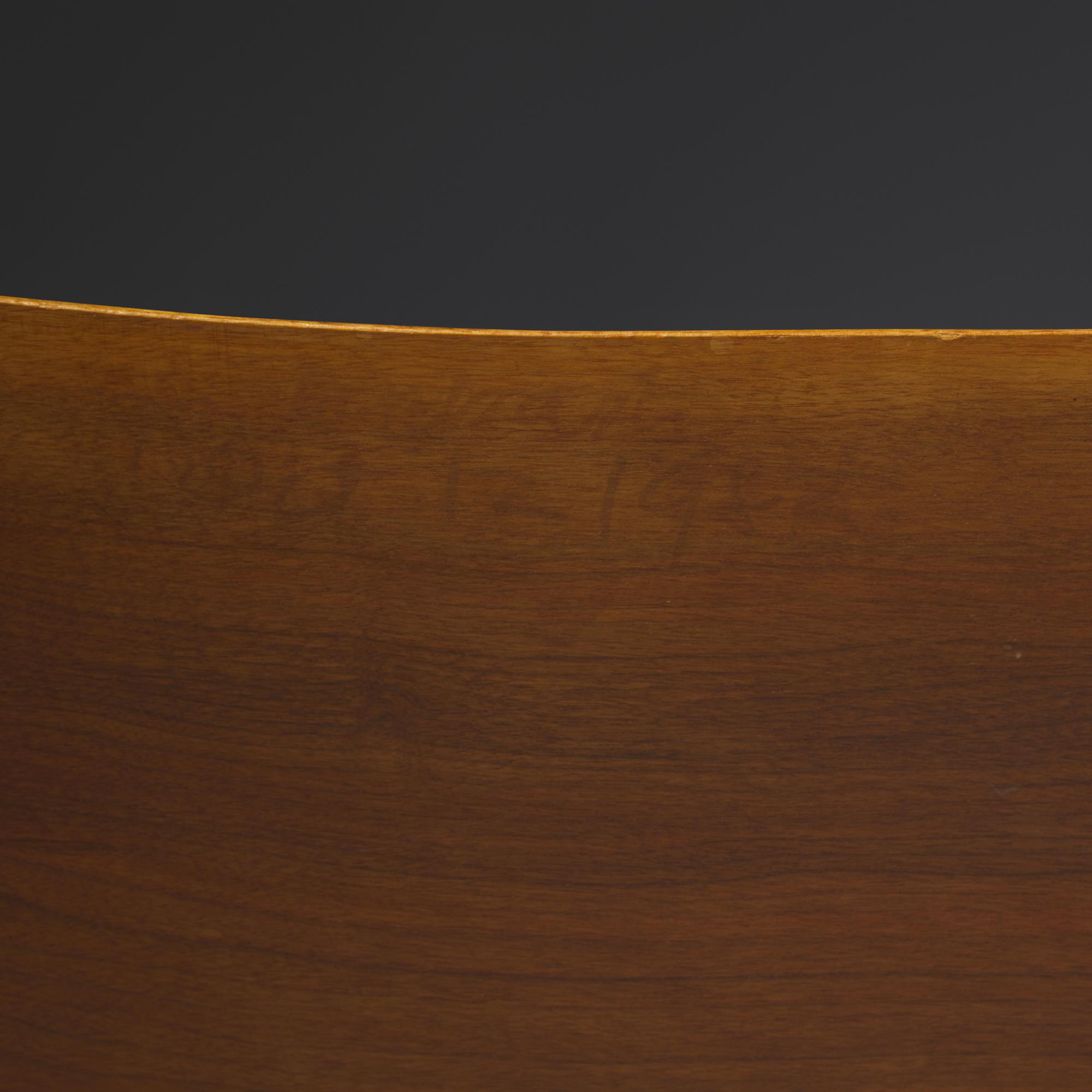 Conoid bench, 1982 with two butterfly joints