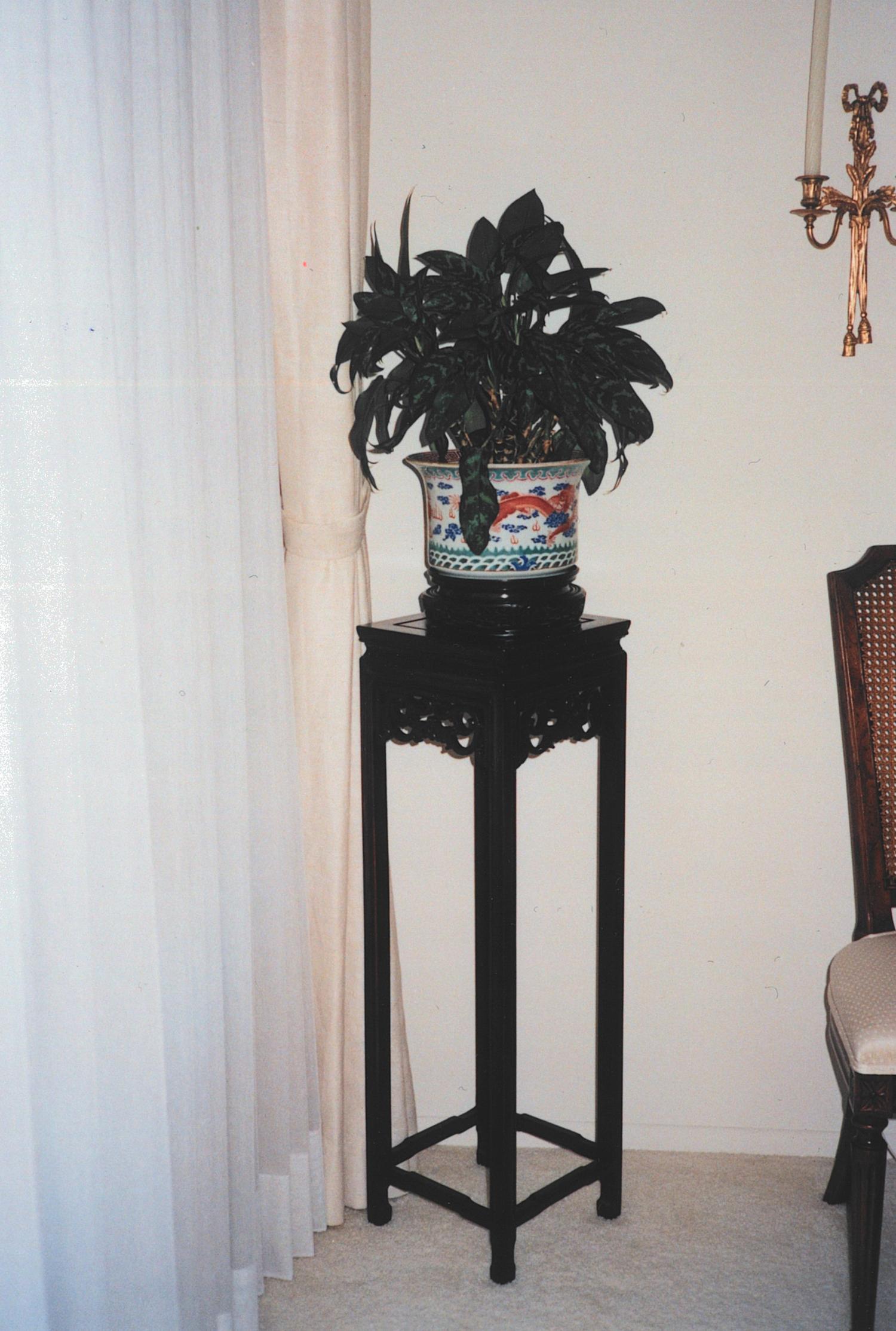 A Chinese Famille Rose Porcelain 'Dragon' Jardinière