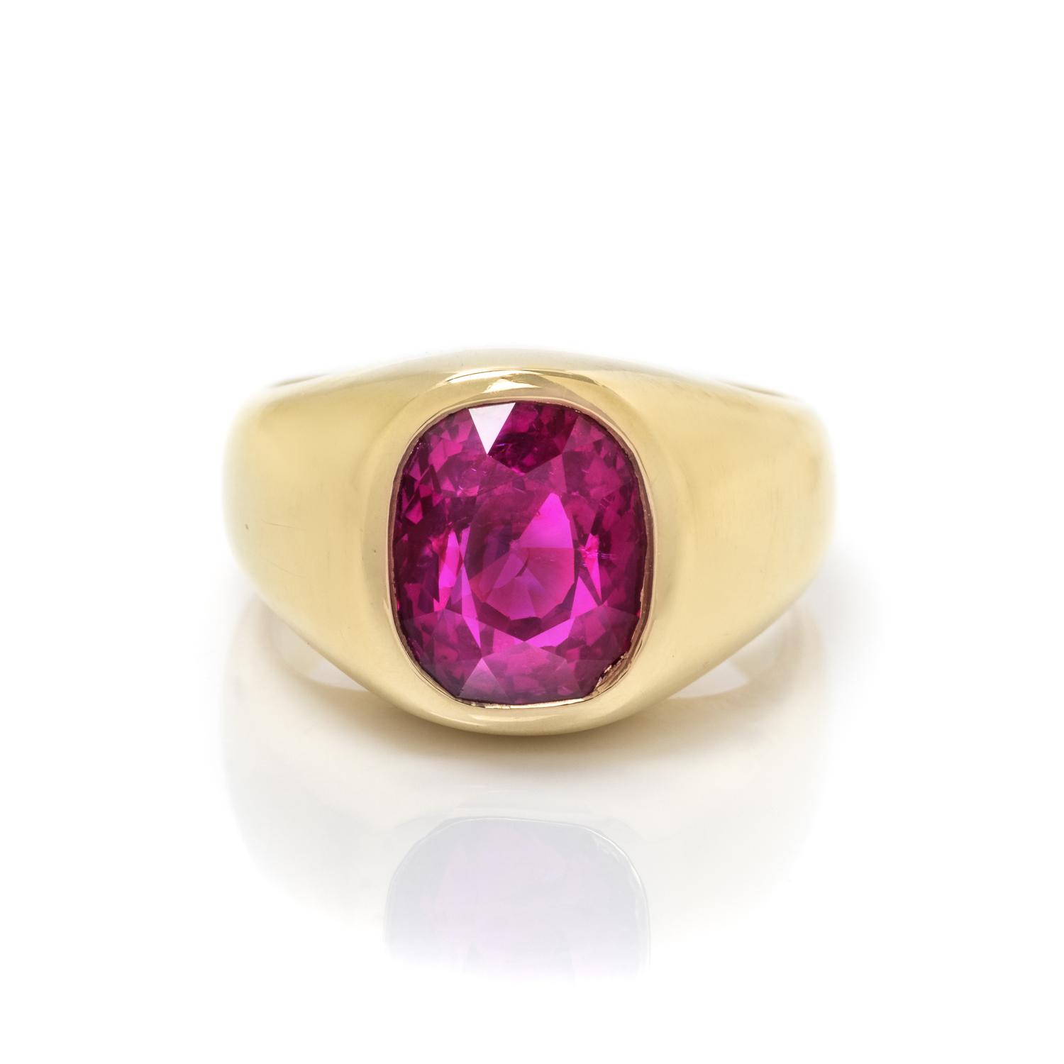 YELLOW GOLD AND INTENSE PURPLISH PINK SAPPHIRE RING
