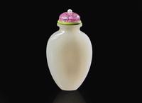 A Chinese carved white jade snuff bottle 白玉鼻煙壺