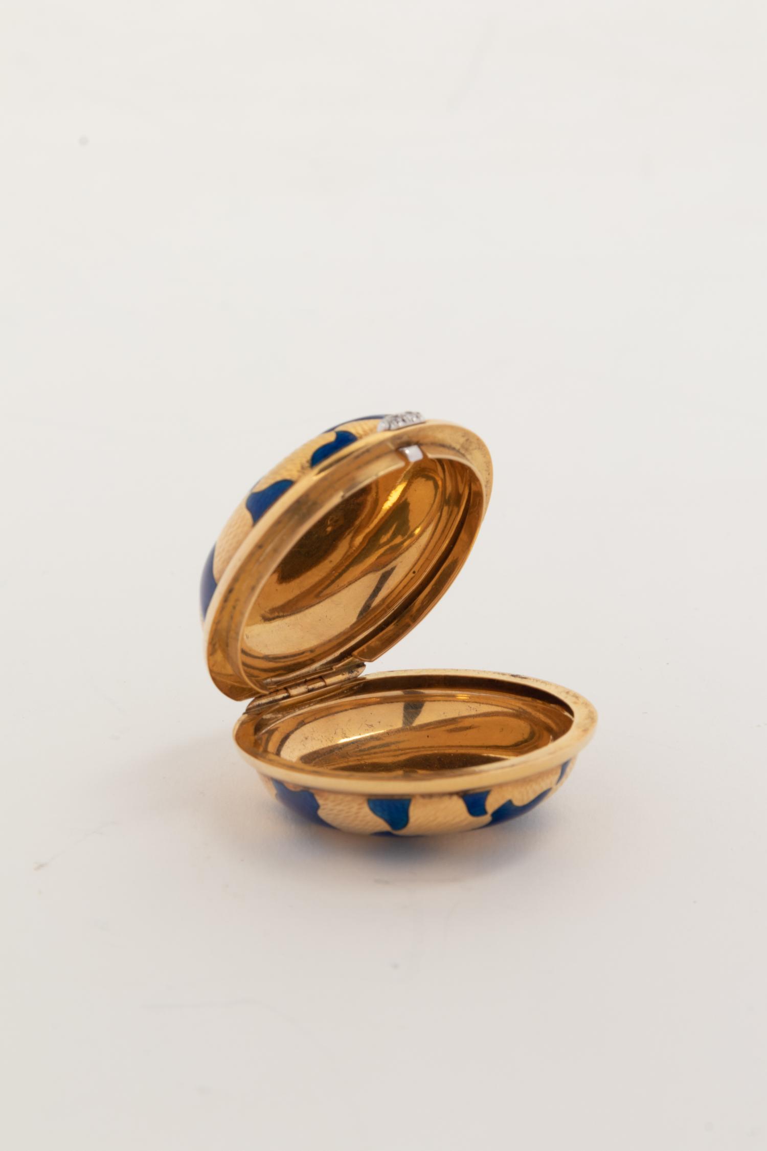 An 18 Karat Gold, Enamel and Diamond-Inset Bonbonnière