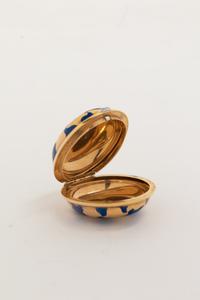 An 18 Karat Gold, Enamel and Diamond-Inset Bonbonnière
