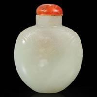A Chinese greyish-white jade snuff bottle 青白玉鼻烟壶一件 Qing dynasty ?