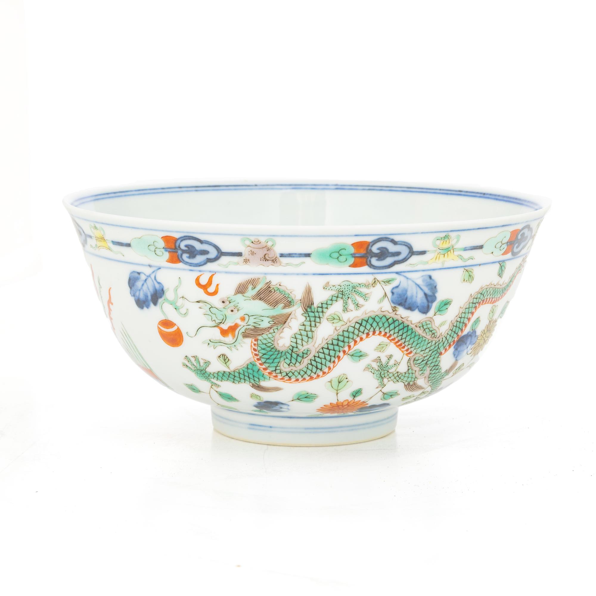 A Wucai Porcelain 'Dragon adn Cloud' Bowl
