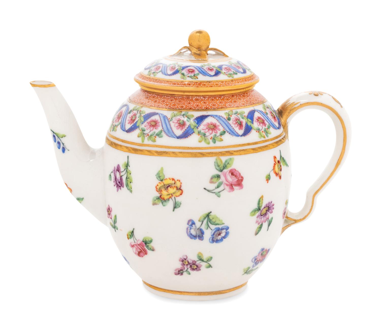 A Sèvres Porcelain Teapot and Cover ( Théière 'Calabre' et sa Couvercle, 1ère Grandeur )