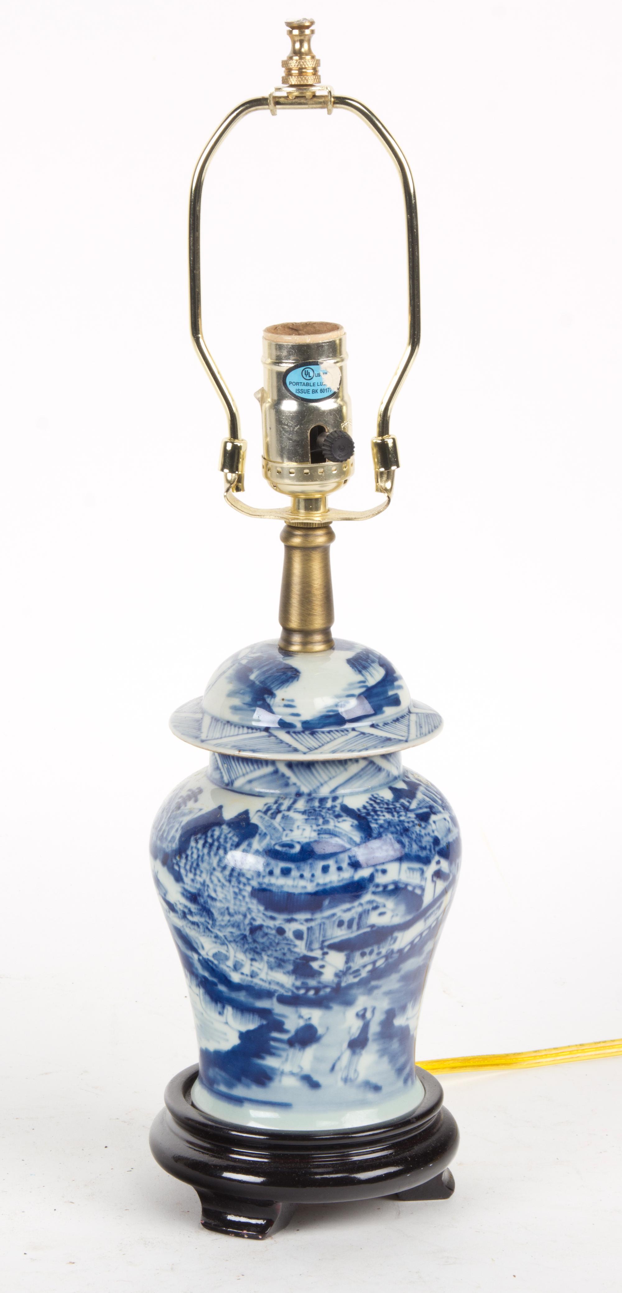A Chinese Blue and White Porcelain Table Lamp