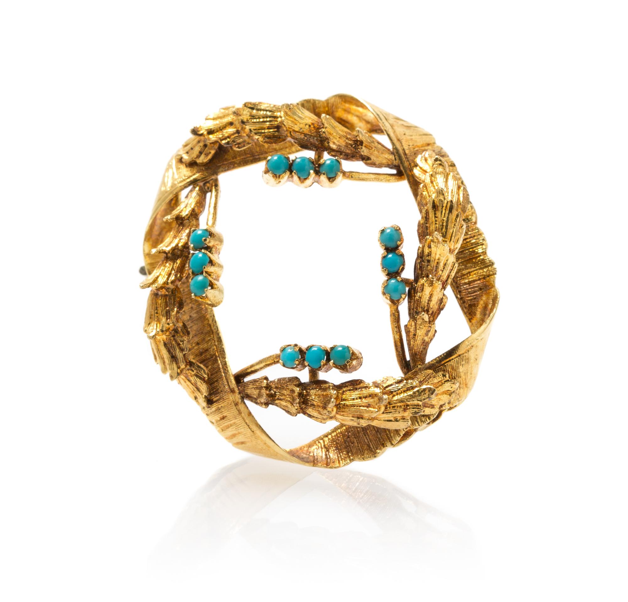 An 18 Karat Yellow Gold and Turquoise Circle Brooch, 6.50 dwts.