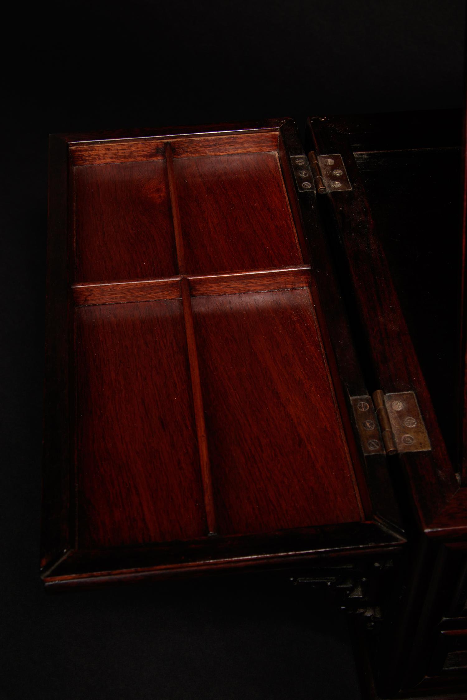 A Hongmu Dresser