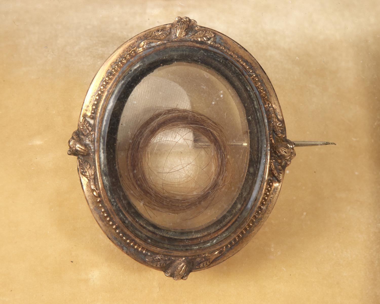 A Mourning Brooch With Hair Of George Washington Mounted In A Gilt Bronze And Glass Vitrine