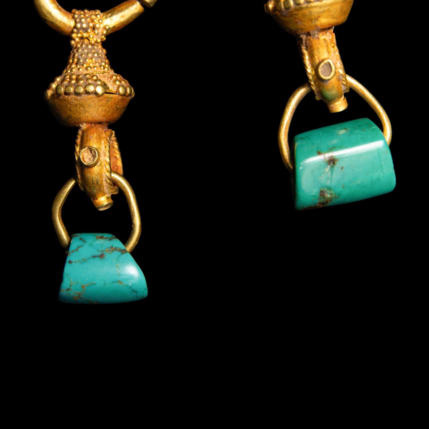 A Pair of Chinese Turquoise and Gold Earrings, Erzhui, Warring States Period or Later 戰國或以後 松石金耳墜