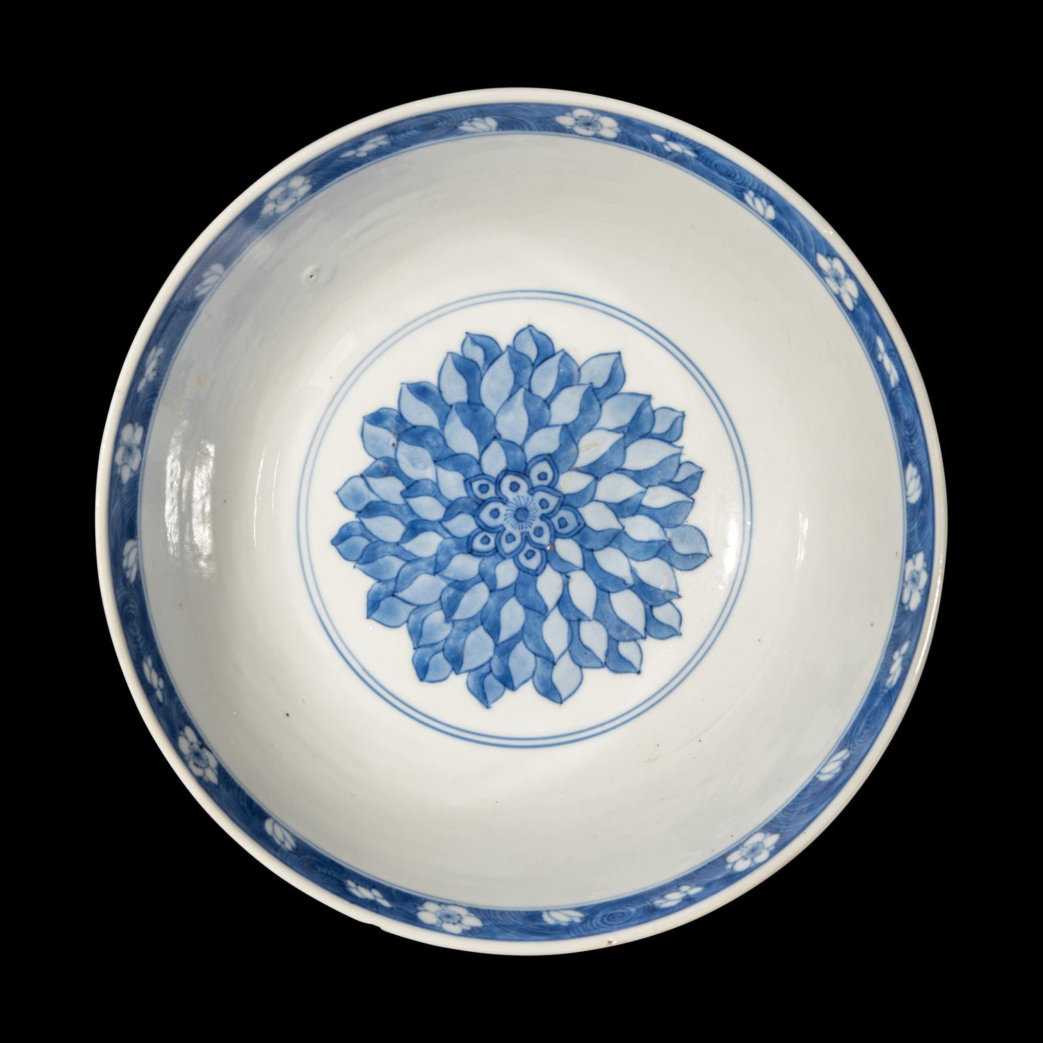 A Chinese Blue and White Porcelain 'Longevity' Bowl, Kangxi Period 清康熙 青花壽字紋碗