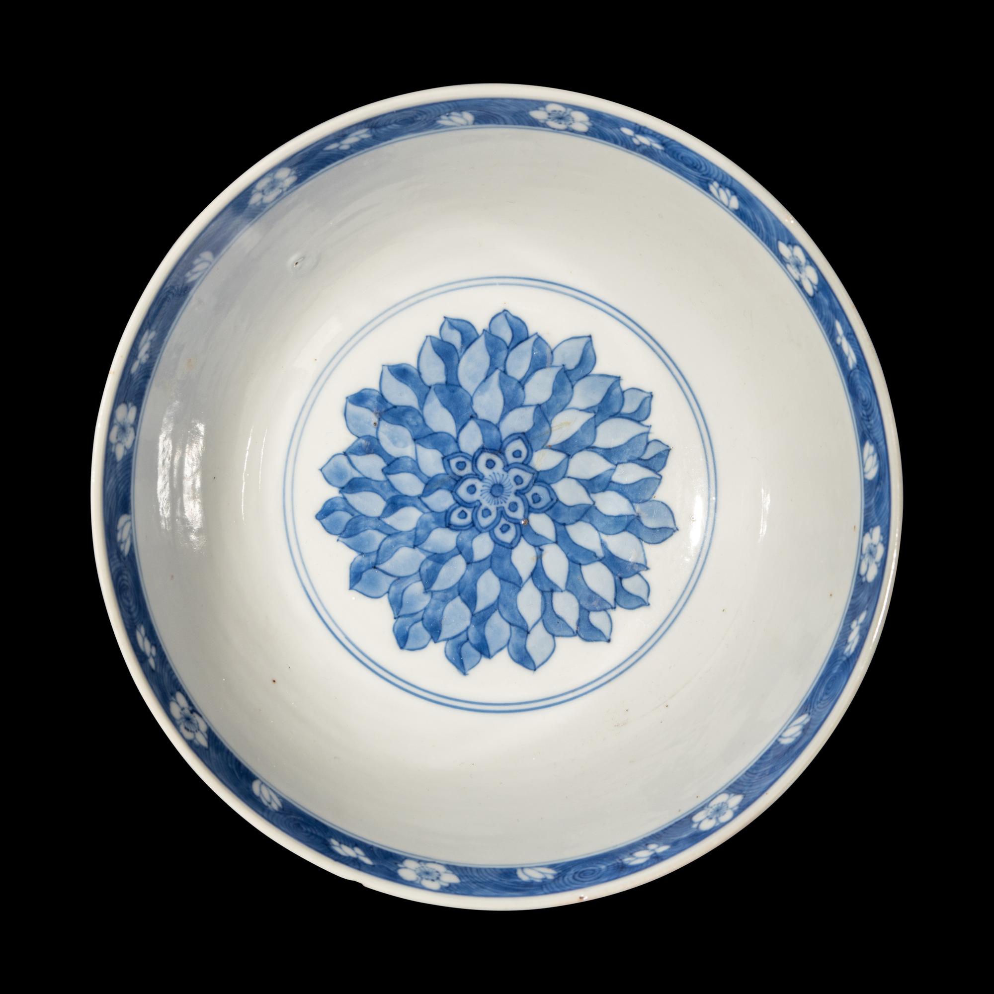 A Chinese Blue and White Porcelain 'Longevity' Bowl, Kangxi Period 清康熙 青花壽字紋碗