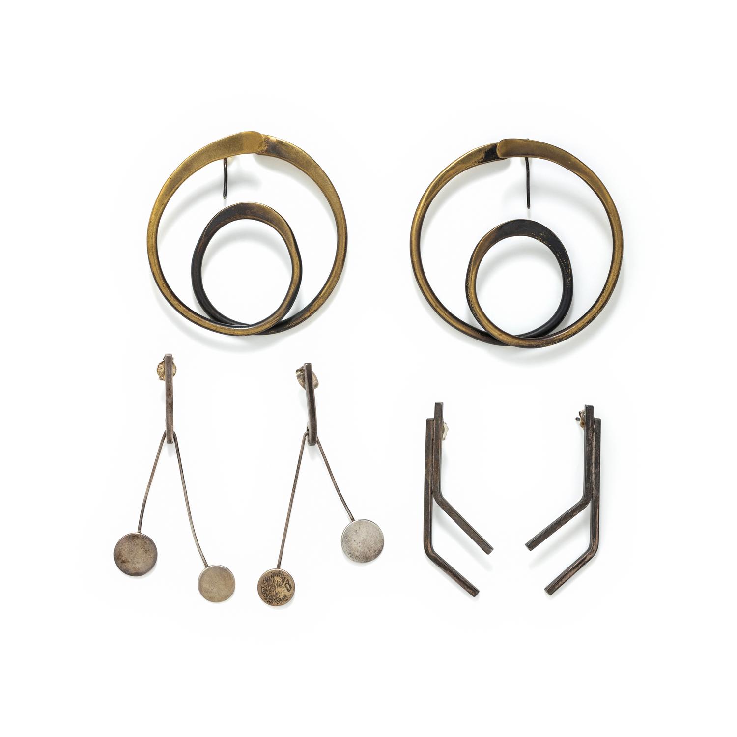ART SMITH AND BETTY COOKE, MODERNIST, MIXED METAL EARRINGS