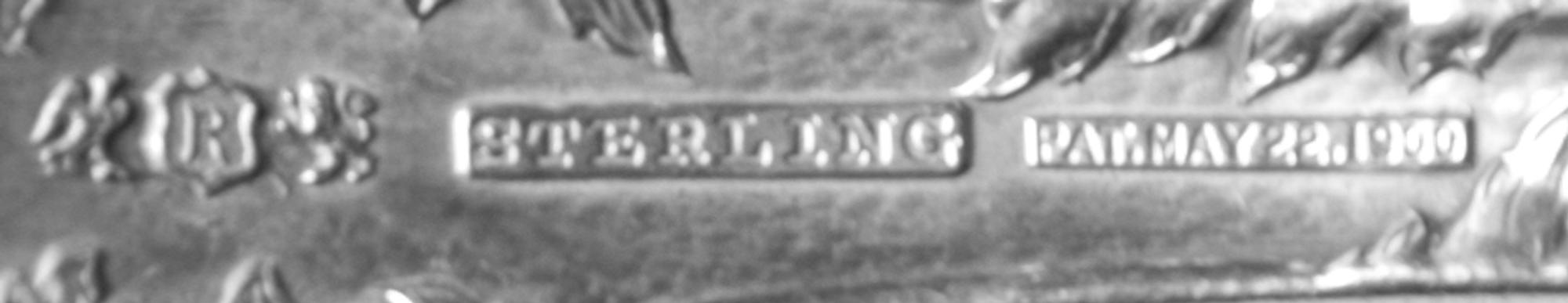 An American Silver Flatware Service, Reed and Barton, Taunton, MA, Les Cinq Fleurs pattern, comprising: 8 dinner knives 6 luncheon kniv