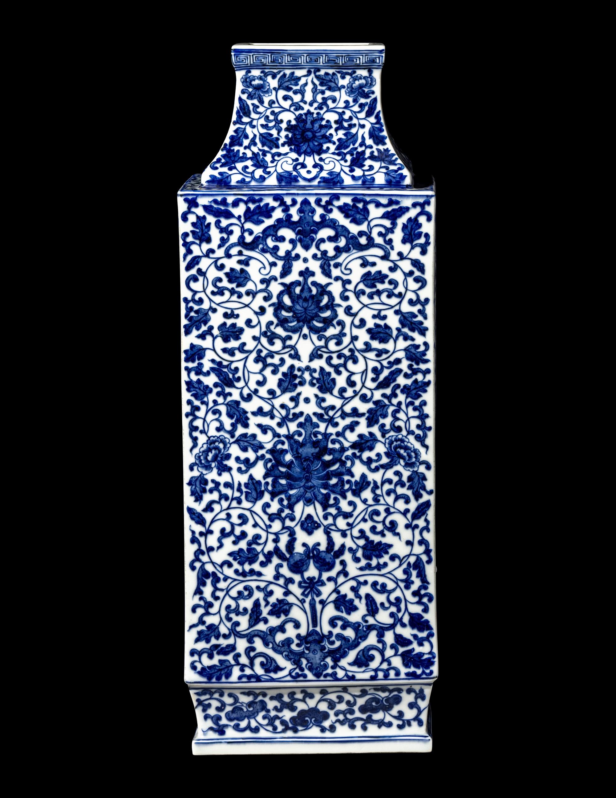 A Chinese Blue and White Porcelain Vase